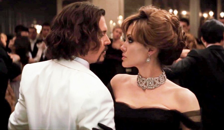 ¡Angelina Jolie se consuela con Johnny Depp!