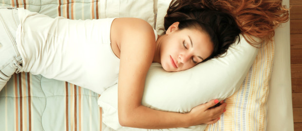 Las mujeres necesitan dormir dos veces más que los hombres. Descubre la razón